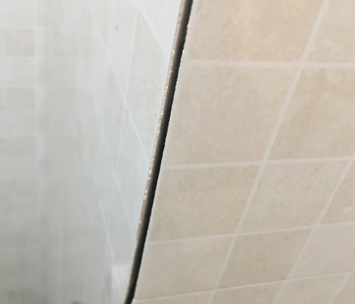从江瓷砖空鼓维修公司分享阳台瓷砖脱落的修复过程可以分为以下几个步骤